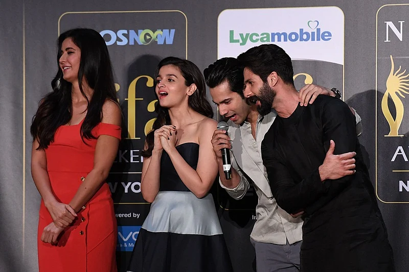 Bollywood actors (L-R) Katrina Kaif, Alia Bhatt, Varun Dhawan and Shahid Kapoor react during a press conference ahead of the 18th International Indian Film Academy (IIFA) Festival, in New York City July 13, 2017. / AFP PHOTO / ANGELA WEISS
