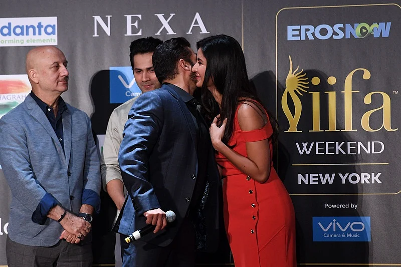 Bollywood actor Salman Khan (C) greets actress Katrina Kaif (R) as Anupam Kher (L) and Varun Dhawan look on during a press conference ahead of the 18th International Indian Film Academy (IIFA) Festival, in New York City July 13, 2017. / AFP PHOTO / ANGELA WEISS