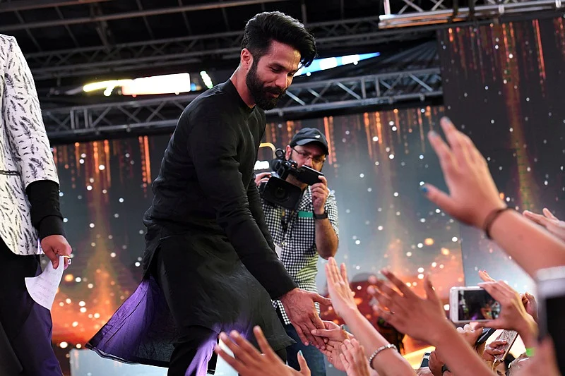 Bollywood actor Shahid Kapoor greets fans during IIFA Stomp in the Times Square on July 13, 2017 to kick off the 18th International Indian Film Academy (IIFA) Festival in New York. / AFP PHOTO / ANGELA WEISS