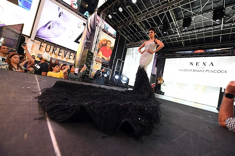Bollywood actress Shilpa Shetty walks the ramp during IIFA Stomp in the Times Square on July 13, 2017 to kick off the 18th International Indian Film Academy (IIFA) Festival in New York. / AFP PHOTO / ANGELA WEISS