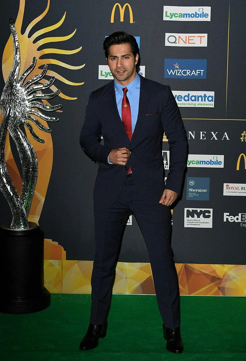 Bollywood Actor Varun Dhawan arrives for IIFA Rocks July 14, 2017 at the MetLife Stadium in East Rutherford, New Jersey during the 18th International Indian Film Academy (IIFA) Festival. / AFP PHOTO / ANGELA WEISS