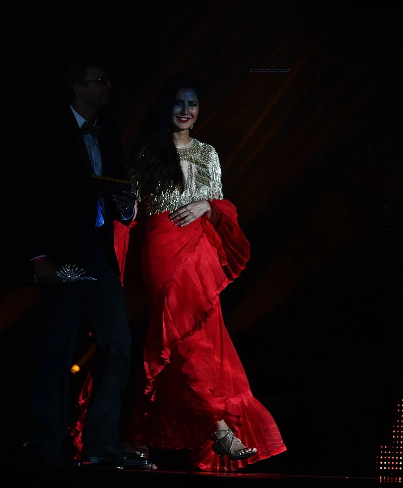 Bollywood Actress Katrina Kaif arrives on stage during IIFA Rocks July 14, 2017 at the MetLife Stadium in East Rutherford, New Jersey during the 18th International Indian Film Academy (IIFA) Festival. / AFP PHOTO / Jewel SAMAD