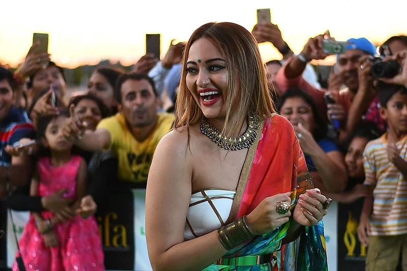 Bollywood actress Sonakshi Sinha arrives for the IIFA Awards of the 18th International Indian Film Academy (IIFA) Festival at the MetLife Stadium in East Rutherford, New Jersey, on July 15, 2017. / AFP PHOTO / JEWEL SAMAD