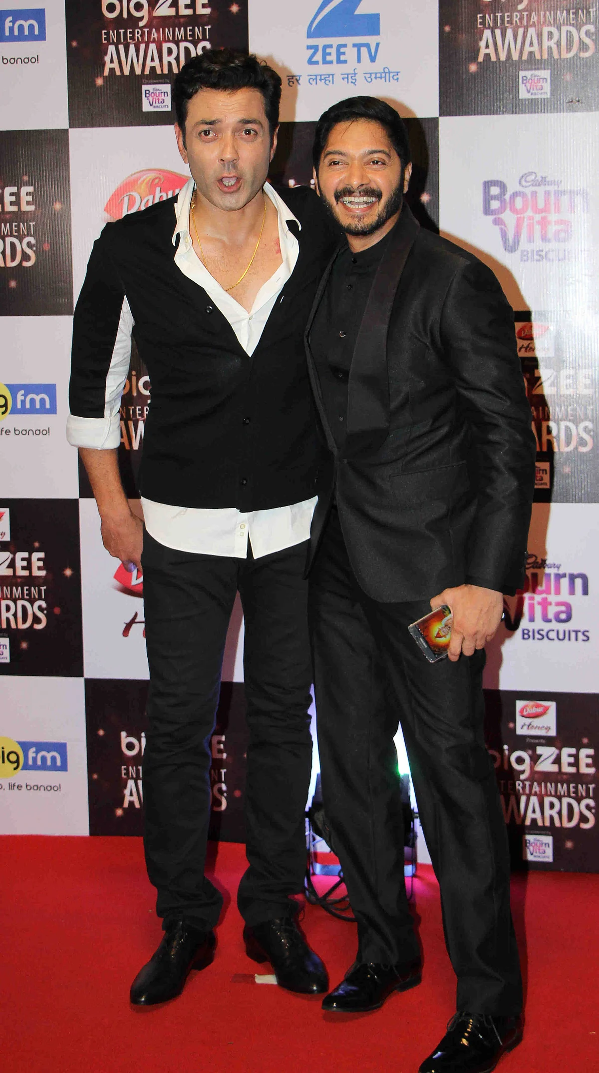 In this photograph taken on July 29, 2017, Indian Bollywood actors Bobby Deol (L) and Shreyas Talpade (R) attend the BIG ZEE Entertainment Awards 2017 ceremony in Mumbai. / AFP PHOTO / STR