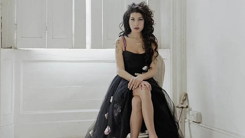 These famous singers lost the battle of life by succumbing to inner demons