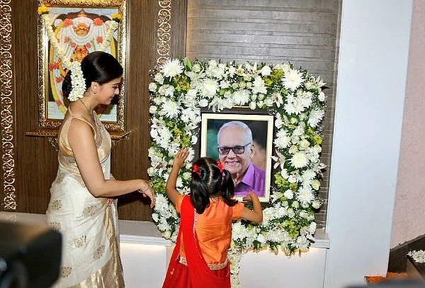 Pic of Aishwarya visiting Allahabad with Abhishek, Aaradhya to immerse father’s ashes goes viral