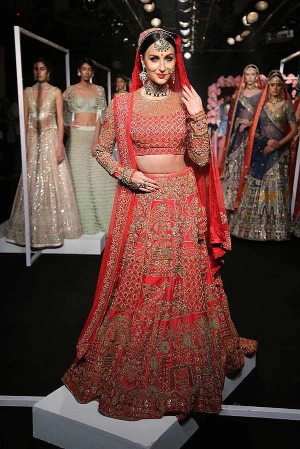 Eli Avram walks for Manoj Agarrwal