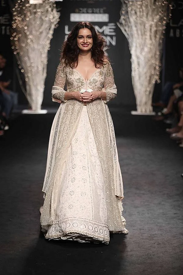 SHOWSTOPPER DIA MIRZA FOR FAABIIANA AT LAKME FASHION WEEK WINTER FESTIVE 2017 (2)
