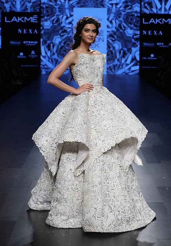 Showstopper Diana Penty for Shriya Som atLakme Fashion Week Winter Festive 2017 (2)