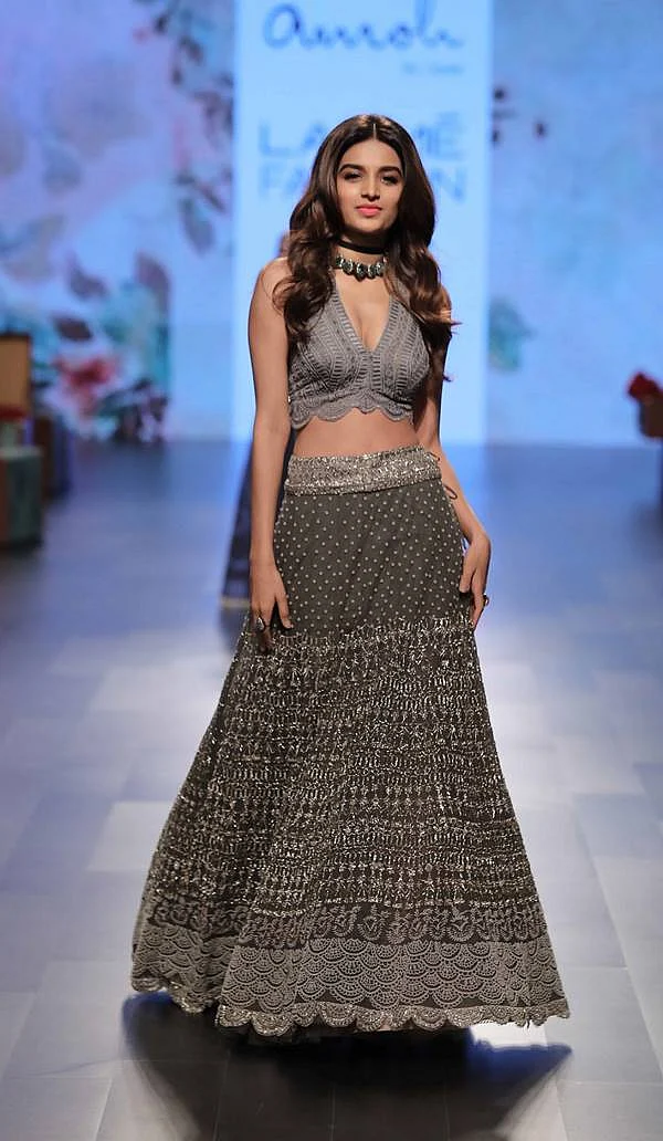 Showstopper Nidhi Agerwal for Amoh by Jade at Lakme Fashion Week WF 17 (4)
