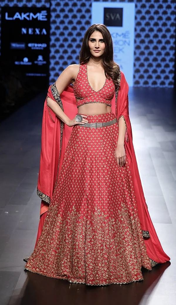Showstopper Vani Kapoor walks for SVA by Sonam and Paras Modi at Lakme Fashion Week WF 17