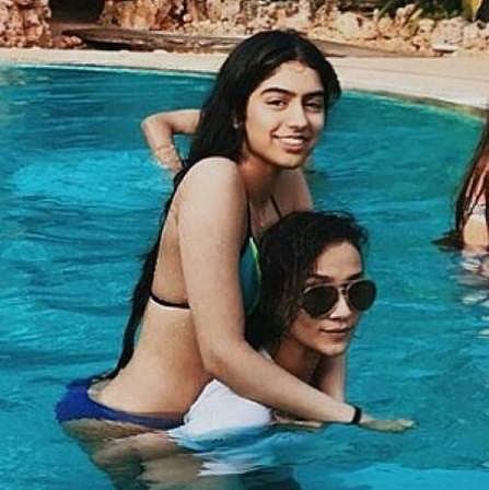 janhvi kapoor hot bikini