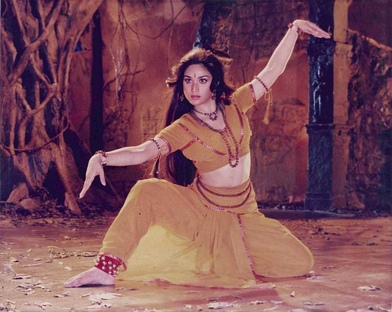 bollywood-ke-kisse-meenakshi-seshadri-does-this-work-leaving-the-bollywood-industry-मिनाक्षी शेषाद्रि bollywood-ke-kisse-meenakshi-seshadri-does-this-work-leaving-the-bollywood-industry-मिनाक्षी शेषाद्रि