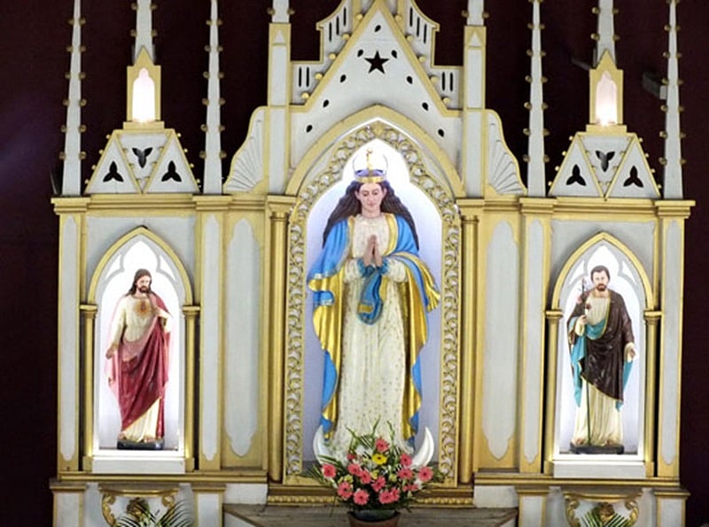 Mumbai: Churches decked up as devotees gather for Easter mass