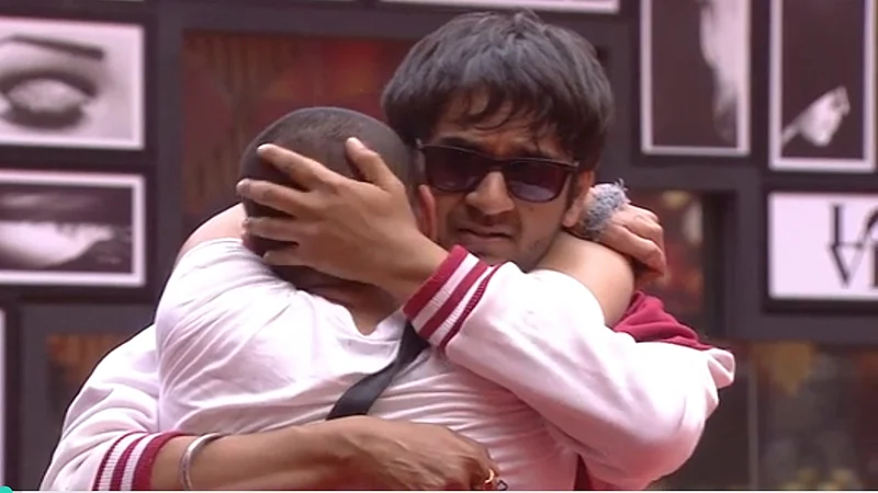Bigg Boss 11: Puneesh Sharma and Bandgi Kalra create havoc before entering jail; Day 60 drama