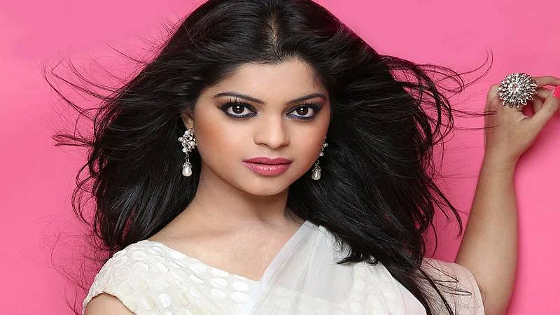 International Kissing Day 2018: Paresh Pahuja to Sneha Wagh, celebs reveal their first kiss!