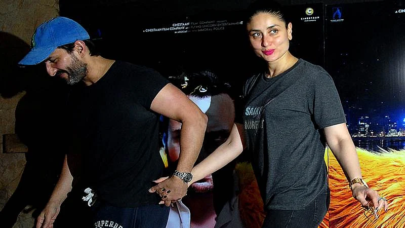 Indian Bollywood actors Saif Ali Khan with his wife Kareena Kapoor attend the special screening of upcoming comedy Hindi film ‘Kaalakaandi’ in Mumbai on January 9, 2018. / AFP PHOTO / Sujit Jaiswal