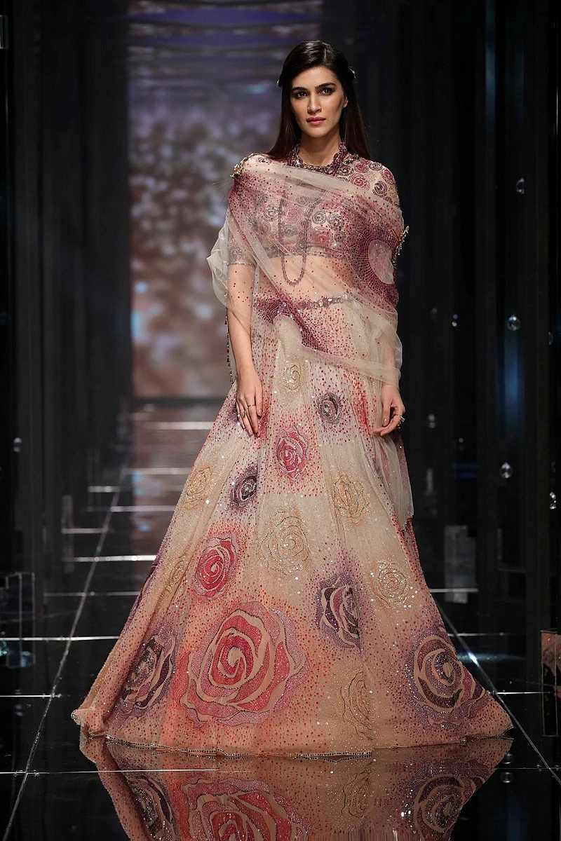 LFW 2018 Day 3: Bollywood diva’s Sonakshi Sinha, Yami Gautam, Kriti Sanon and Karan Johar walk the ramp