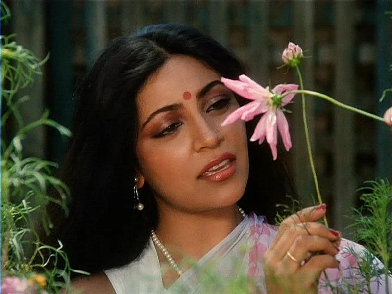 Happy Birthday Deepti Naval: Here are throwback pictures of the graceful veteran actress