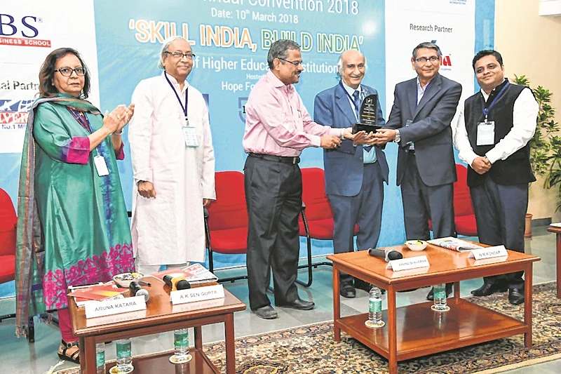 Sanjay Shivnani, Head of Vocational Education, ABSF, Aditya Birla Group presented his trophy