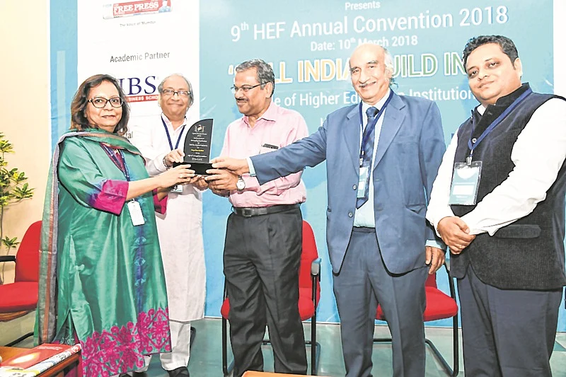 Aruna Katara, President of Hope Foundation and Research Centre receiving her award