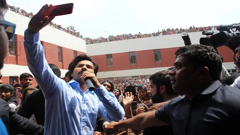 ‘October’ star Varun Dhawan visits Delhi college for film promotion, interacts with students