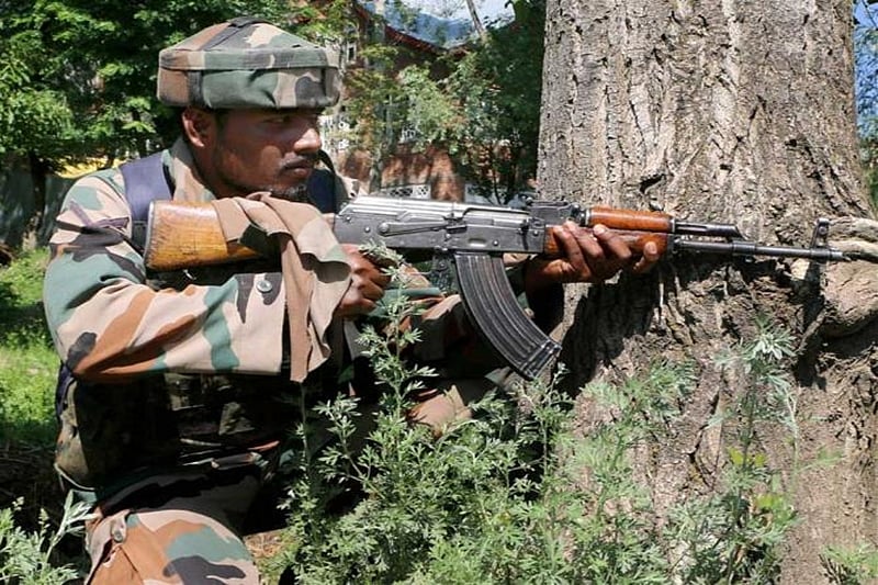 Jharkhand: CoBRA commando killed, policeman injured in encounter with naxals
