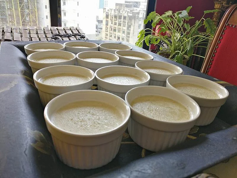 You can savour Bengali dishes like Bhapa Doi while shopping