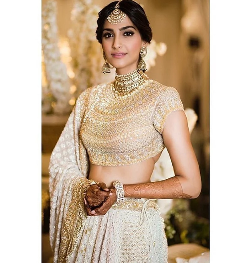Stunning! Sonam Kapoor’s ethnic look for her Mehendi ceremony will leave you speechless; see pics
