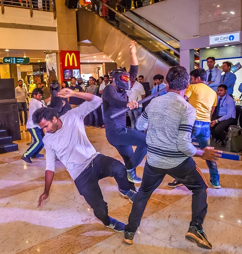 Harshvardhan Kapoor turns Bhavesh Joshi Superhero, performs Live action in a mall