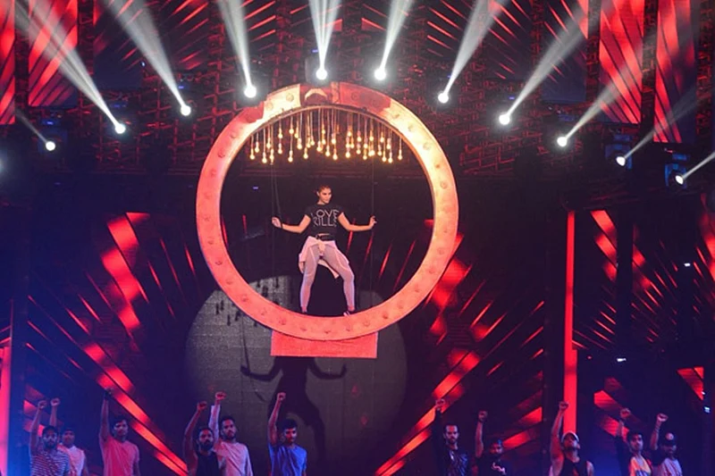 INSIDE pics and videos: Kareena Kapoor Khan, Madhuri Dixit, Jacqueline rehearse for Miss India 2018 finale