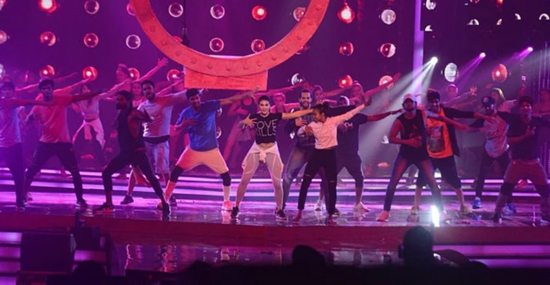 INSIDE pics and videos: Kareena Kapoor Khan, Madhuri Dixit, Jacqueline rehearse for Miss India 2018 finale