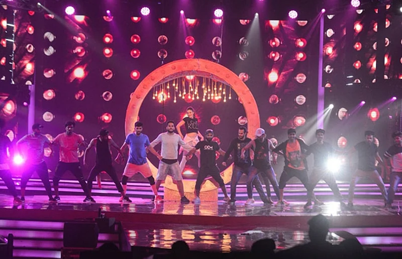 INSIDE pics and videos: Kareena Kapoor Khan, Madhuri Dixit, Jacqueline rehearse for Miss India 2018 finale