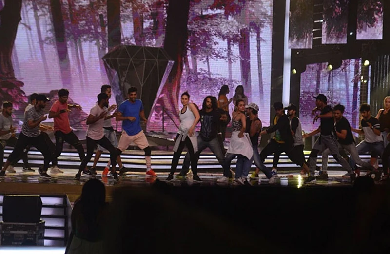 INSIDE pics and videos: Kareena Kapoor Khan, Madhuri Dixit, Jacqueline rehearse for Miss India 2018 finale