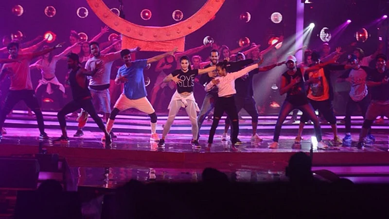 INSIDE pics and videos: Kareena Kapoor Khan, Madhuri Dixit, Jacqueline rehearse for Miss India 2018 finale