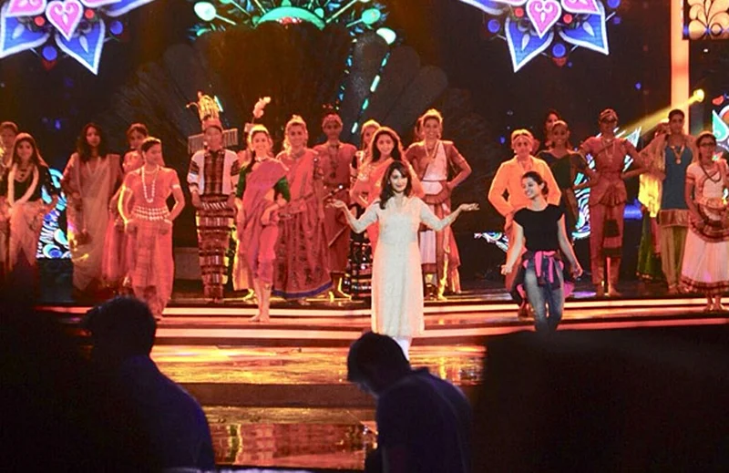 INSIDE pics and videos: Kareena Kapoor Khan, Madhuri Dixit, Jacqueline rehearse for Miss India 2018 finale