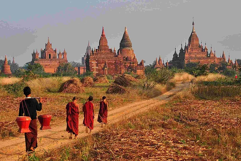 Idyllic scenes of Bagan