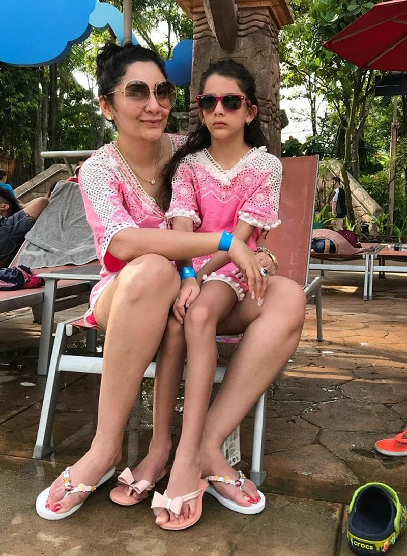 Maanayata Dutt is chilling and relaxing in a pool with kids Iqra and Shahraan
