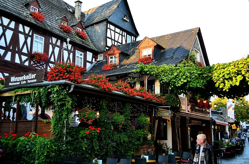 Typical wine testing Stube – Middle Rhine