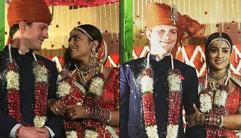 Other than Priyanka Chopra, 10 Bollywood celebs who also tied the knot with foreigners