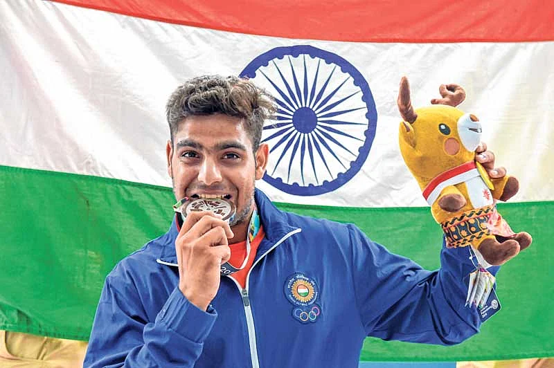 Asian Games : Deepak, Kumar Lakshay Sheoran shoot silver in 10m air rifle