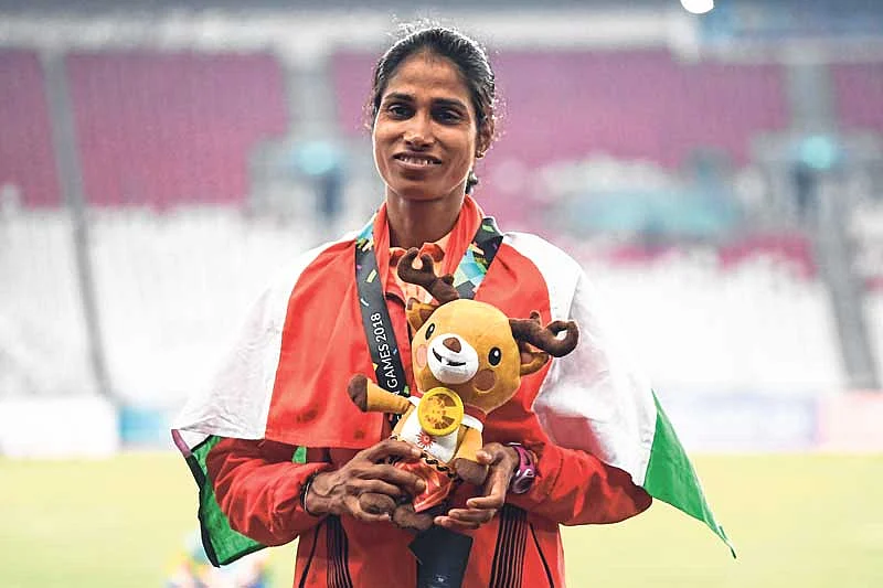 India’s Sudha Singh poses after winning silver medal in the women’s 3000m steeplechase event in Jakarta on Monday.