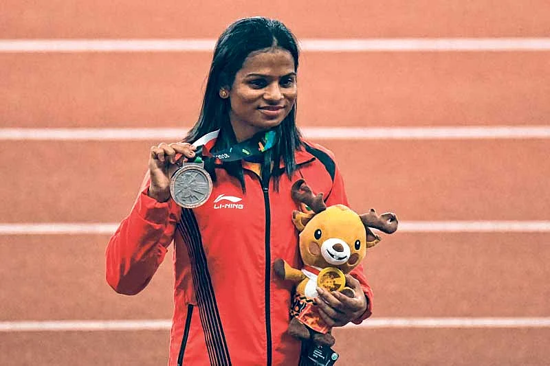 <em><strong>Dutee Chand celebrates after winning silver in the 200m</strong></em>