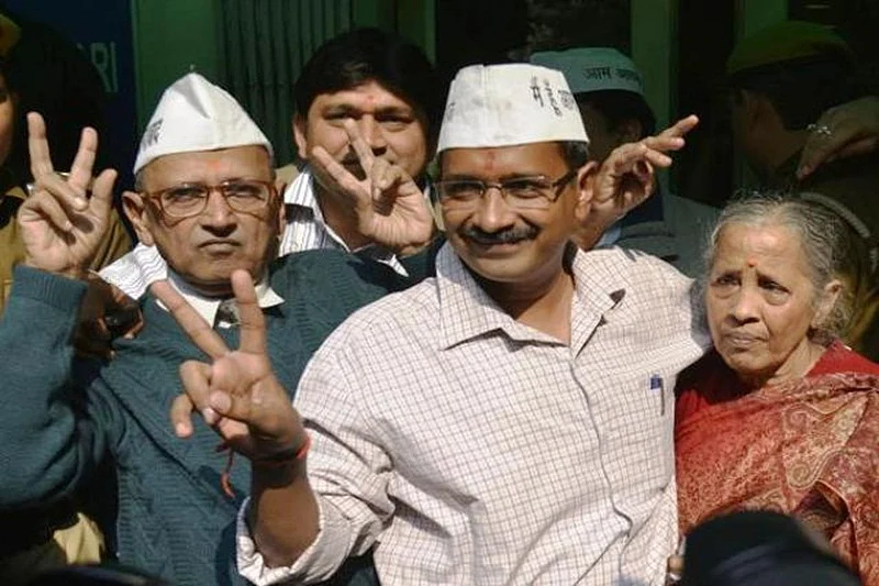Arrind Kejriwal with his father Gobind Ram Kejriwal (L) and mother Gita Devi (R).