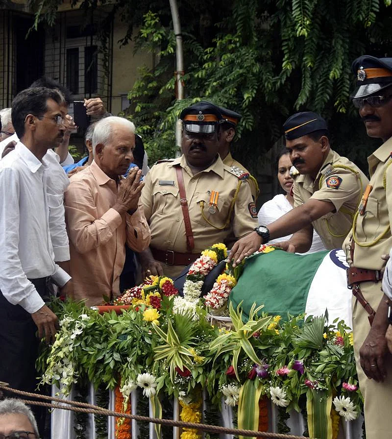 Former Indian skipper Ajit Wadekar’s funeral procession (Photo by Bhushan Koyande)
