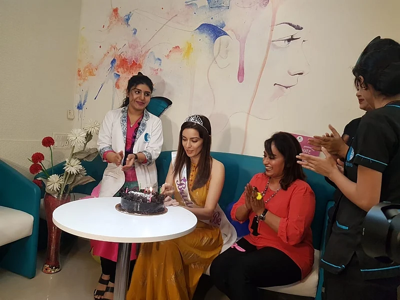 TV actress Ekta Kaul enjoys bridal bash like there is no tomorrow; see pics