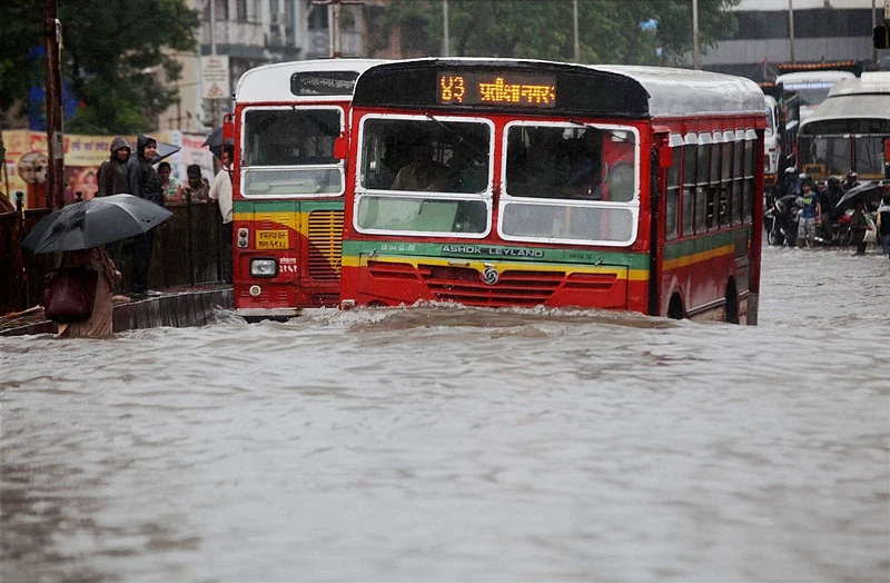 On This Day in History! August 29, 2017 – Mumbai comes to a standstill due to heavy rains