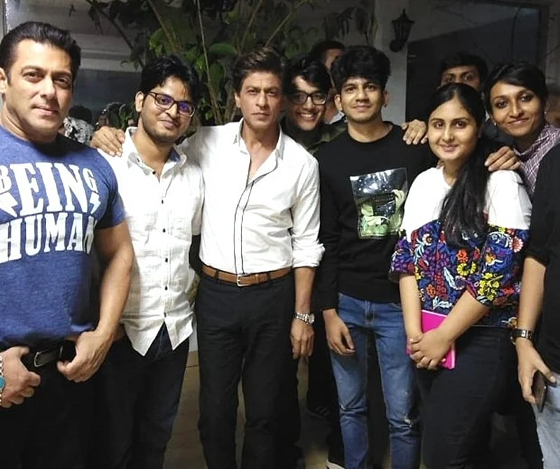 WOW! Rani Mukerji joins Karan Arjun stars Shah Rukh Khan and Salman Khan on Dus Ka Dum; see pics