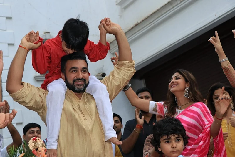 Shilpa Shetty, Raj Kundra and their son Viaan. Photo by Viral Bhayani