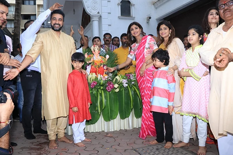 Shilpa Shetty, Raj Kundra, Shamita Shetty and Viaan. Photo by Viral Bhayani